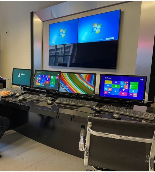 Monitörler (4 adet)-Fotoğraf