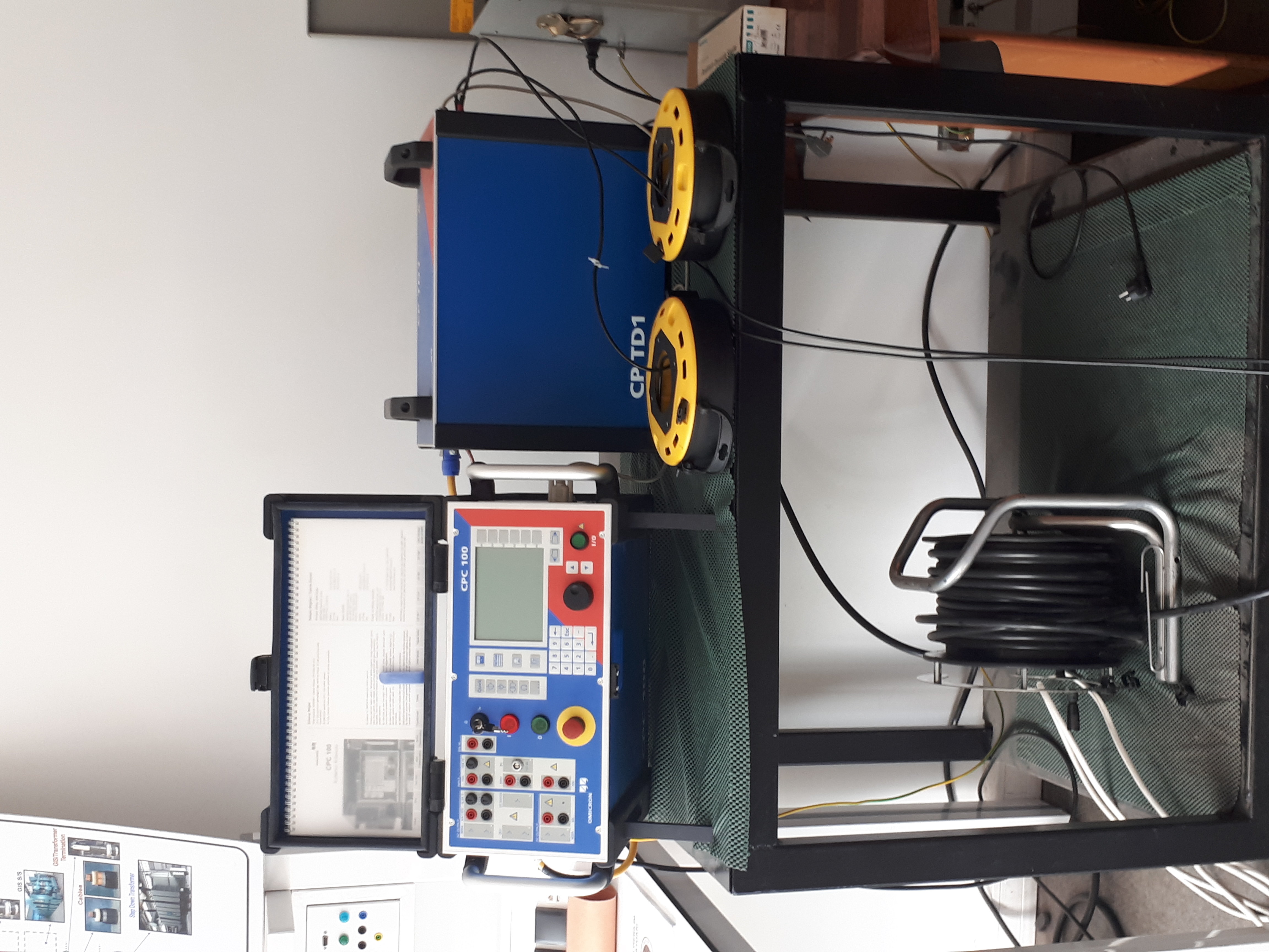 Dielektrik Kayıp Faktörü Ölçüm Cihazı - Ölçüm aralığı 0-12 kV, 15-400 Hz (Omicron CPC100, CP TD1)-Fotoğraf